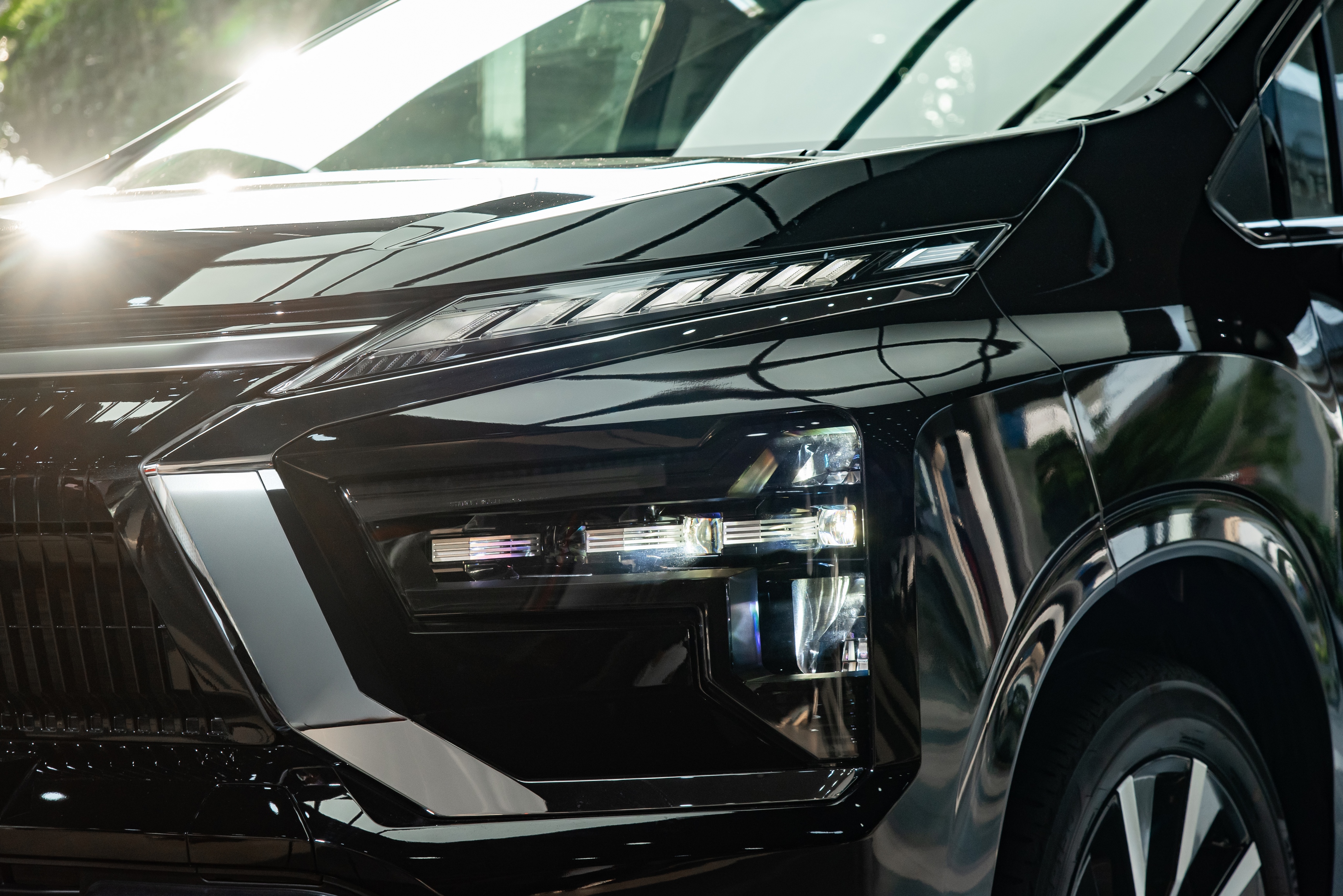 Xpander AT Premium (4).jpg